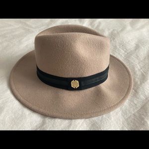 Vince Camuto hat